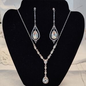 Dazzling Silver Necklace and Earring Set